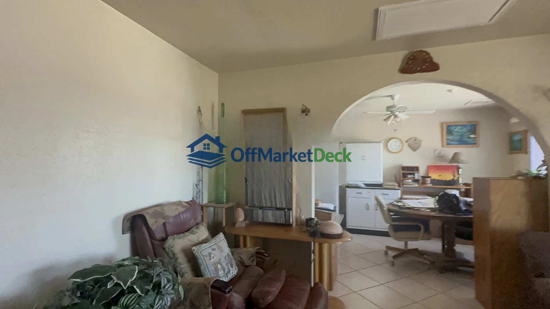 Off-market house in Peoria, Arizona — 3 beds, 2 baths, $249,990 — photo 5 of 8