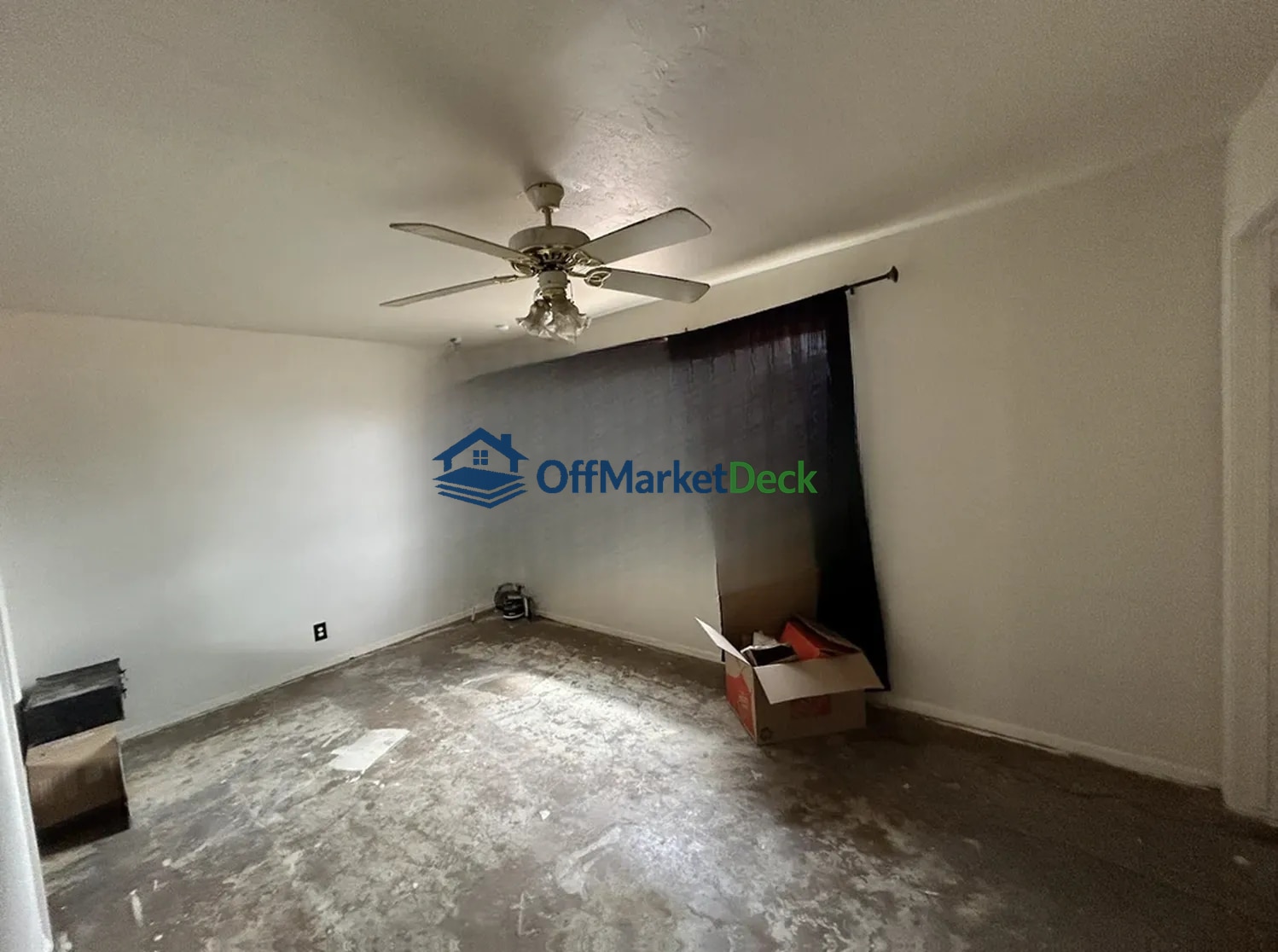 Off-market house in Mesa, Arizona — 4 beds, 2 baths, $254,990 — photo 4 of 8
