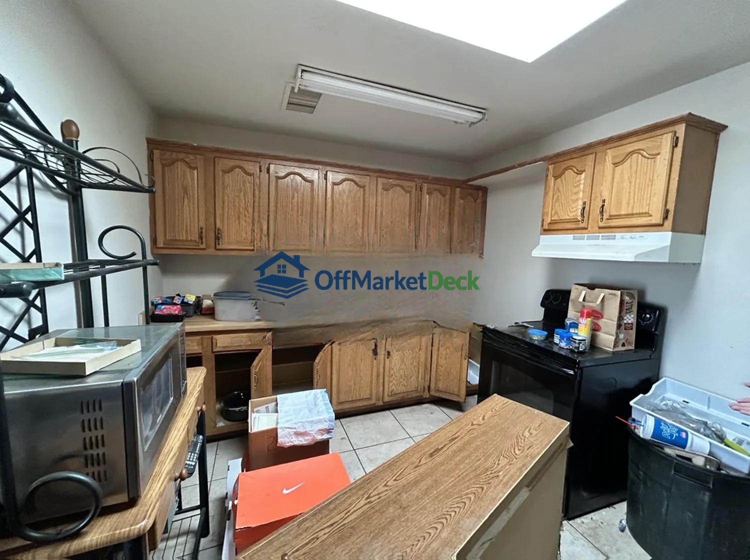 Off-market house in Mesa, Arizona — 4 beds, 2 baths, $254,990 — photo 2 of 8