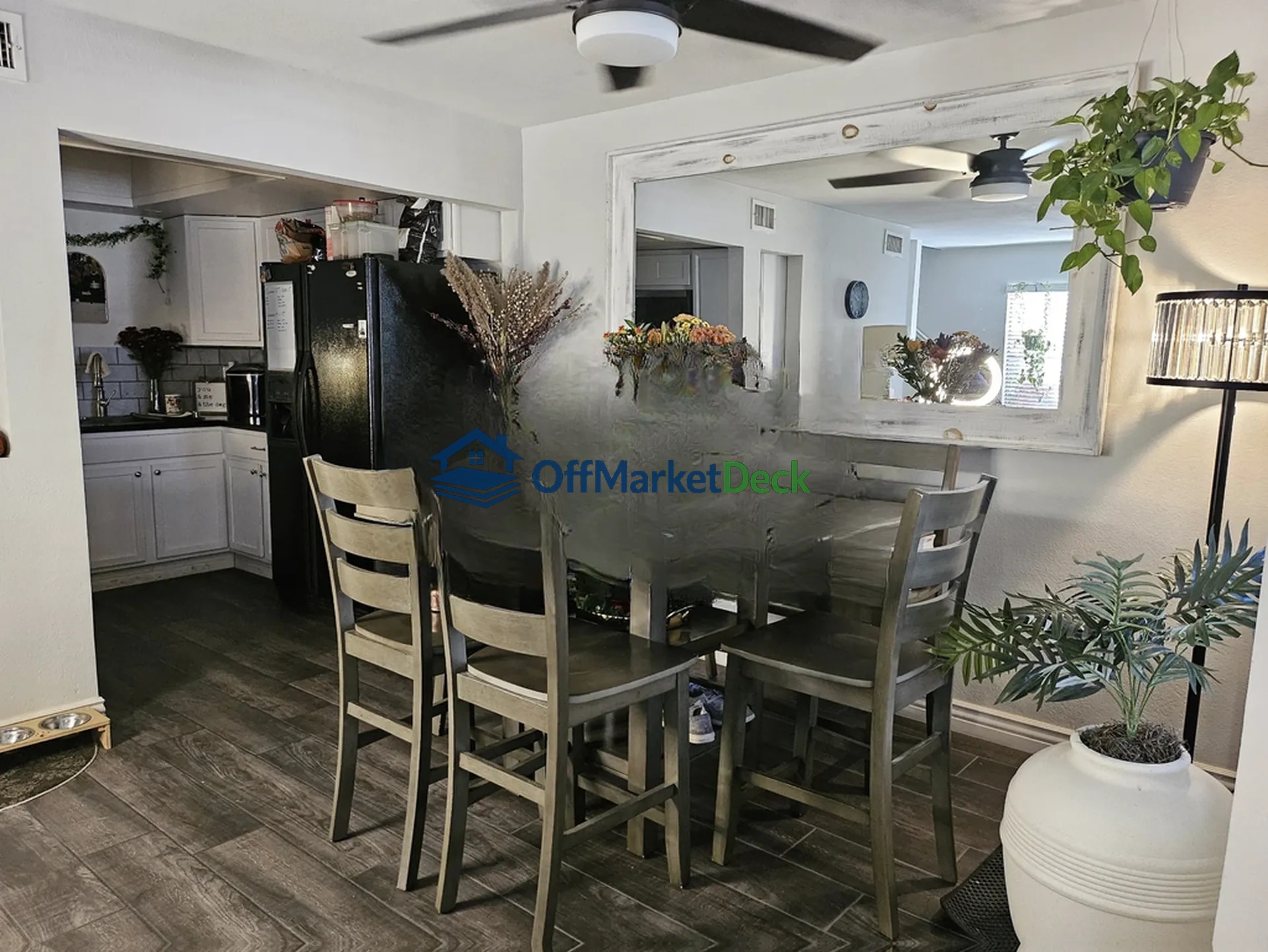 Off-market house in Mesa, Arizona — 2 beds, 2 baths, $199,990 — photo 5 of 8