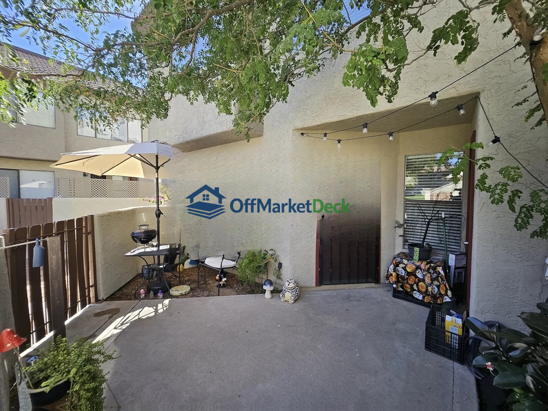 Off-market house in Mesa, Arizona — 2 beds, 2 baths, $199,990 — photo 2 of 8
