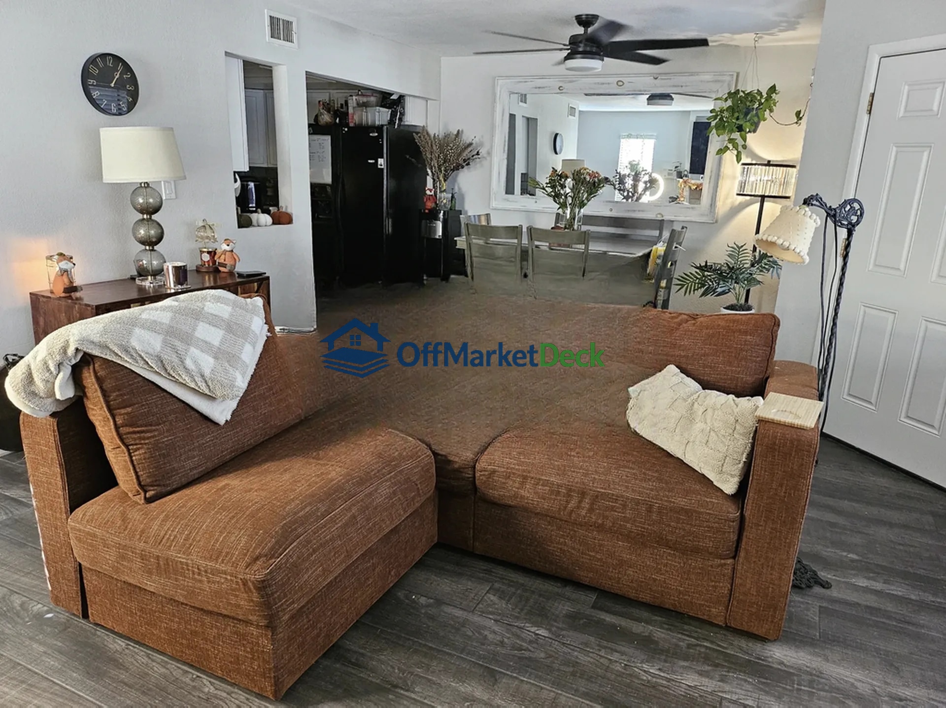 Off-market house in Mesa, Arizona — 2 beds, 2 baths, $199,990 — photo 4 of 8