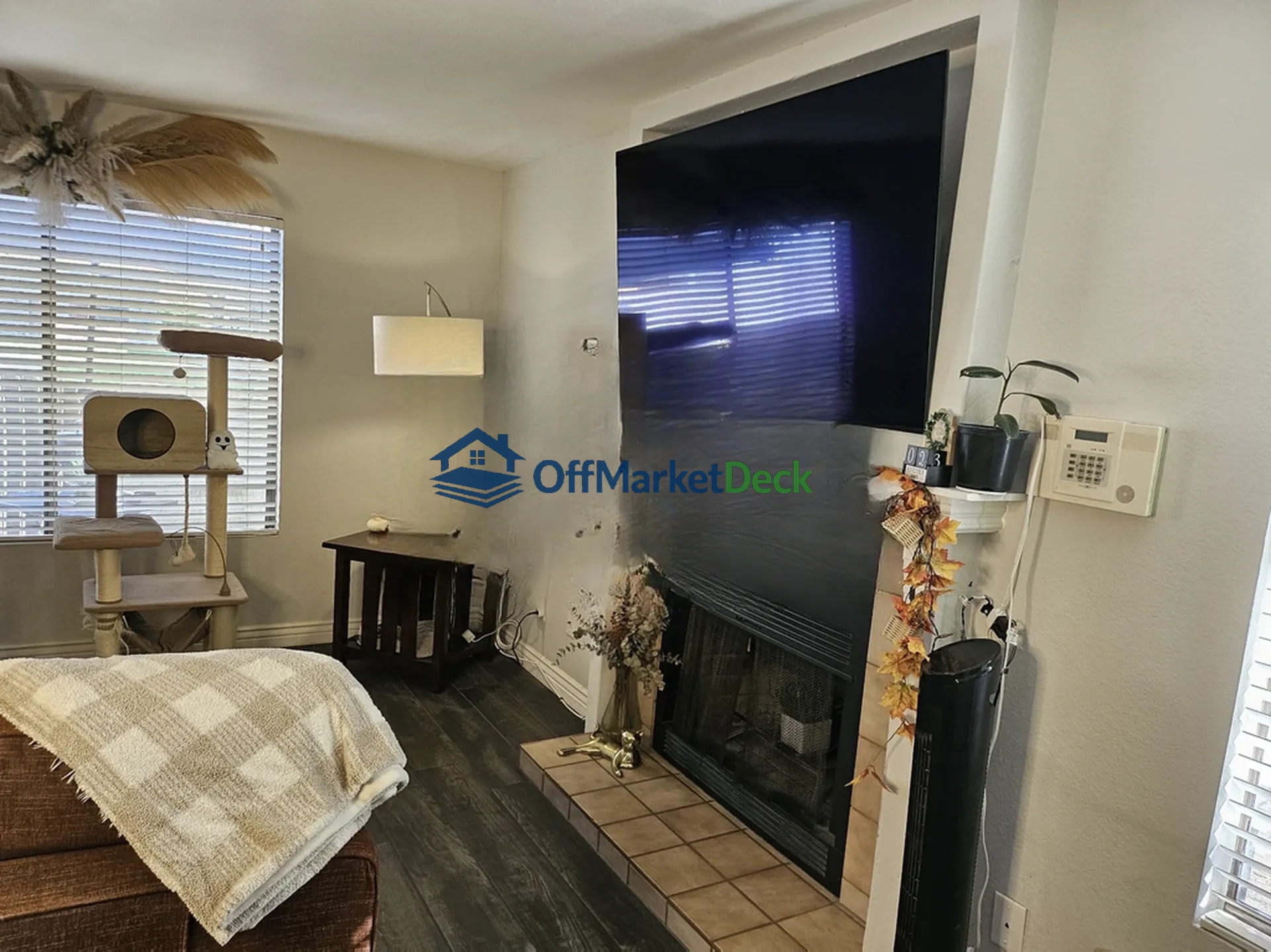 Off-market house in Mesa, Arizona — 2 beds, 2 baths, $199,990 — photo 3 of 8
