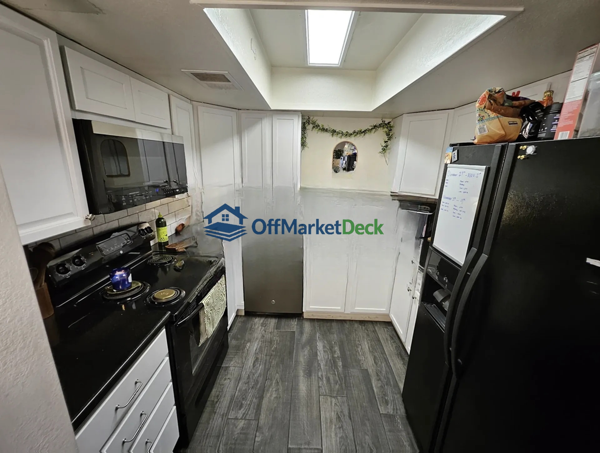 Off-market house in Mesa, Arizona — 2 beds, 2 baths, $199,990 — photo 6 of 8