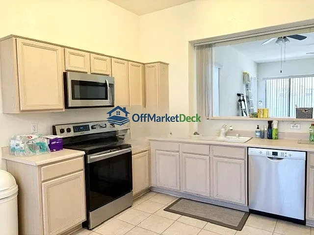 Off-market house in Chandler, Arizona — 3 beds, 2 baths, $459,990 — photo 3 of 8
