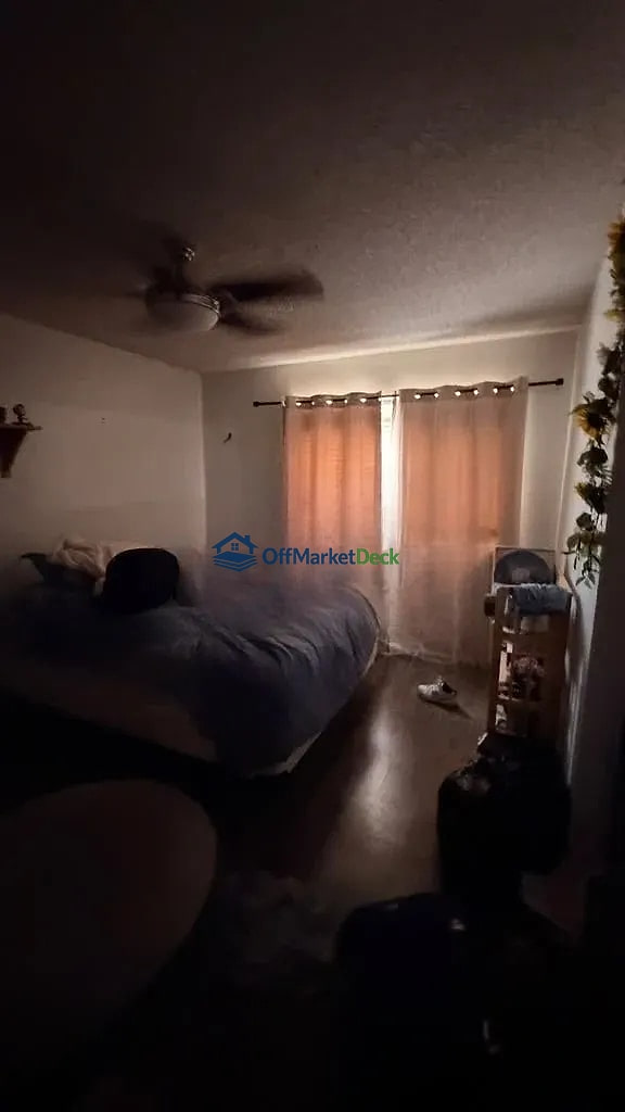 Off-market house in Mesa, Arizona — 4 beds, 2 baths, $509,990 — photo 6 of 8