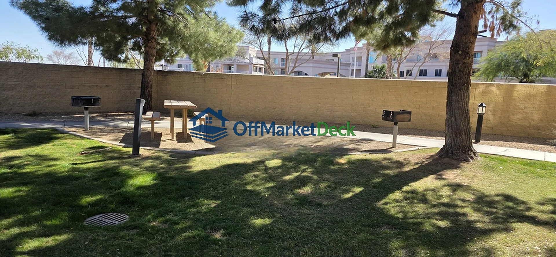 Off-market house in Sun City, Arizona — 2 beds, 2 baths, $224,990 — photo 2 of 8