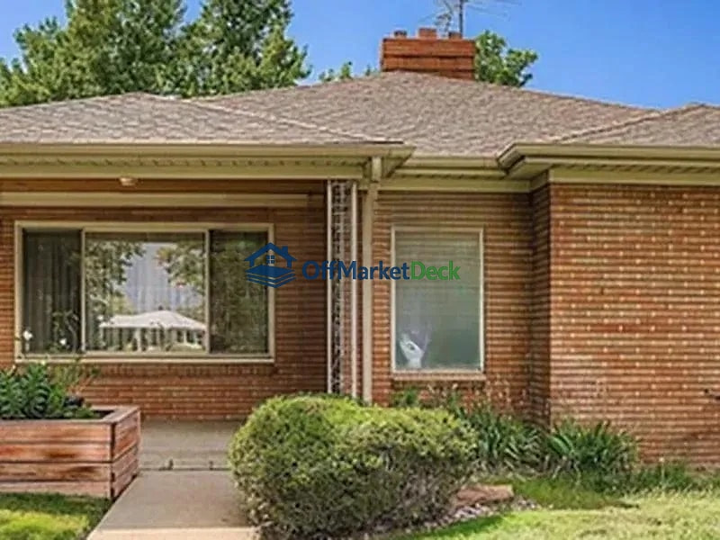 Off-market house in Denver, Colorado — 4 beds, 3 baths, $550,000 — photo 2 of 3