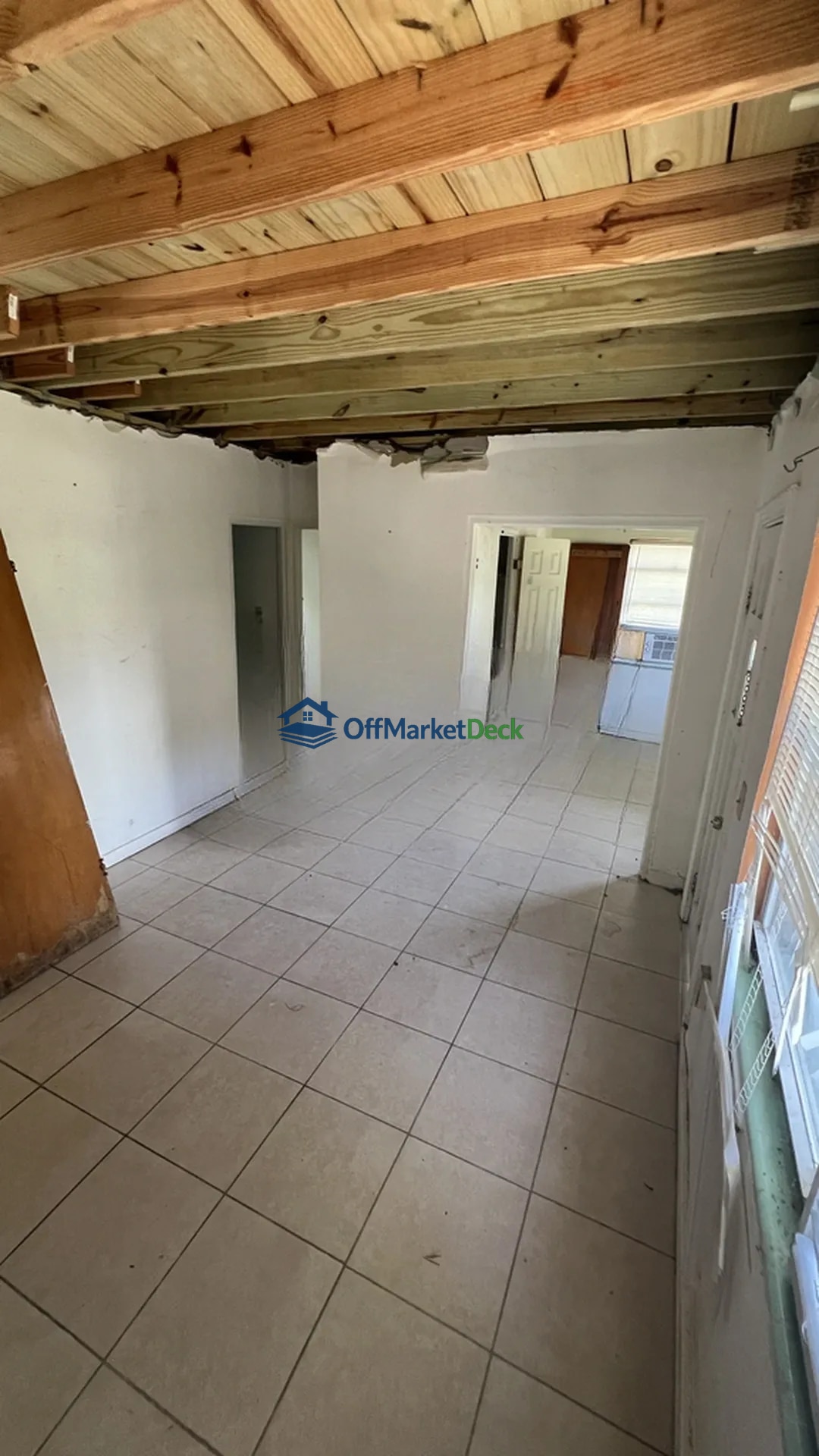 Off-market house in Clearwater, Florida — 2 beds, 1 bath, $164,990 — photo 6 of 8