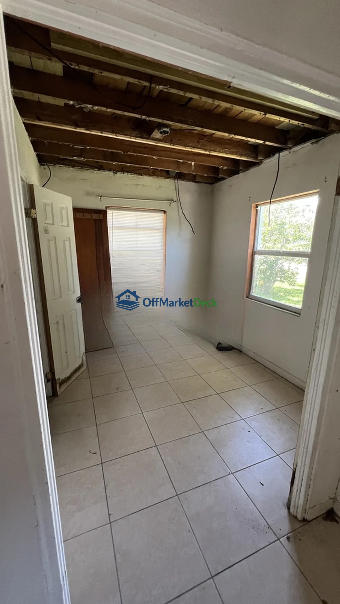 Off-market house in Clearwater, Florida — 2 beds, 1 bath, $164,990 — photo 2 of 8
