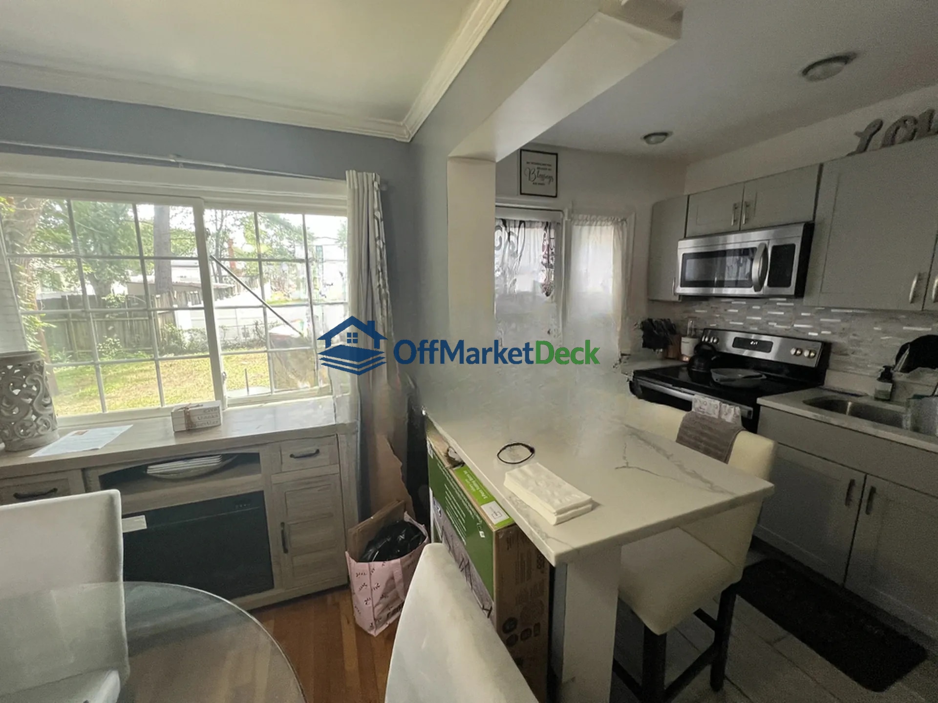 Off-market townhome in Baltimore, Maryland — 3 beds, 2 baths, $160,000 — photo 3 of 4