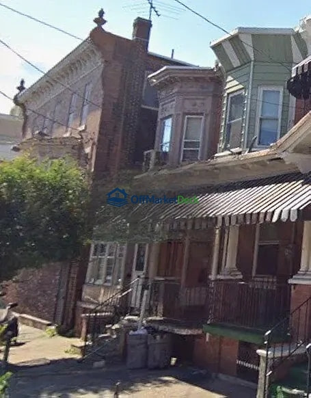 Off-market townhome in Philadelphia, Pennsylvania — 4 beds, 1 bath, $110,000 — photo 3 of 5