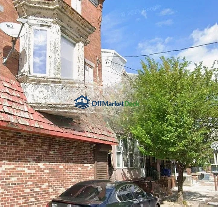 Off-market townhome in Philadelphia, Pennsylvania — 4 beds, 1 bath, $110,000 — photo 2 of 5