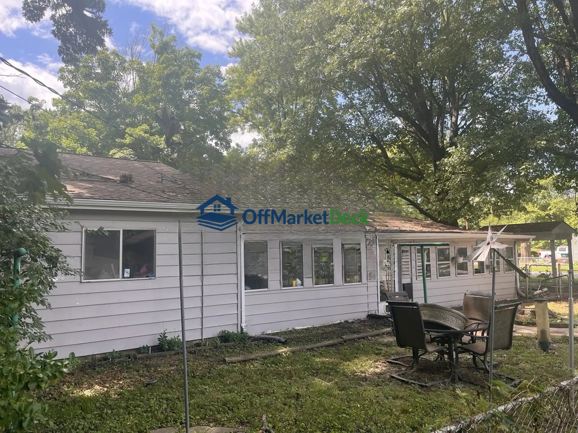 Off-market house in Sauget, Illinois — 3 beds, 1 bath, $64,000 — photo 3 of 8