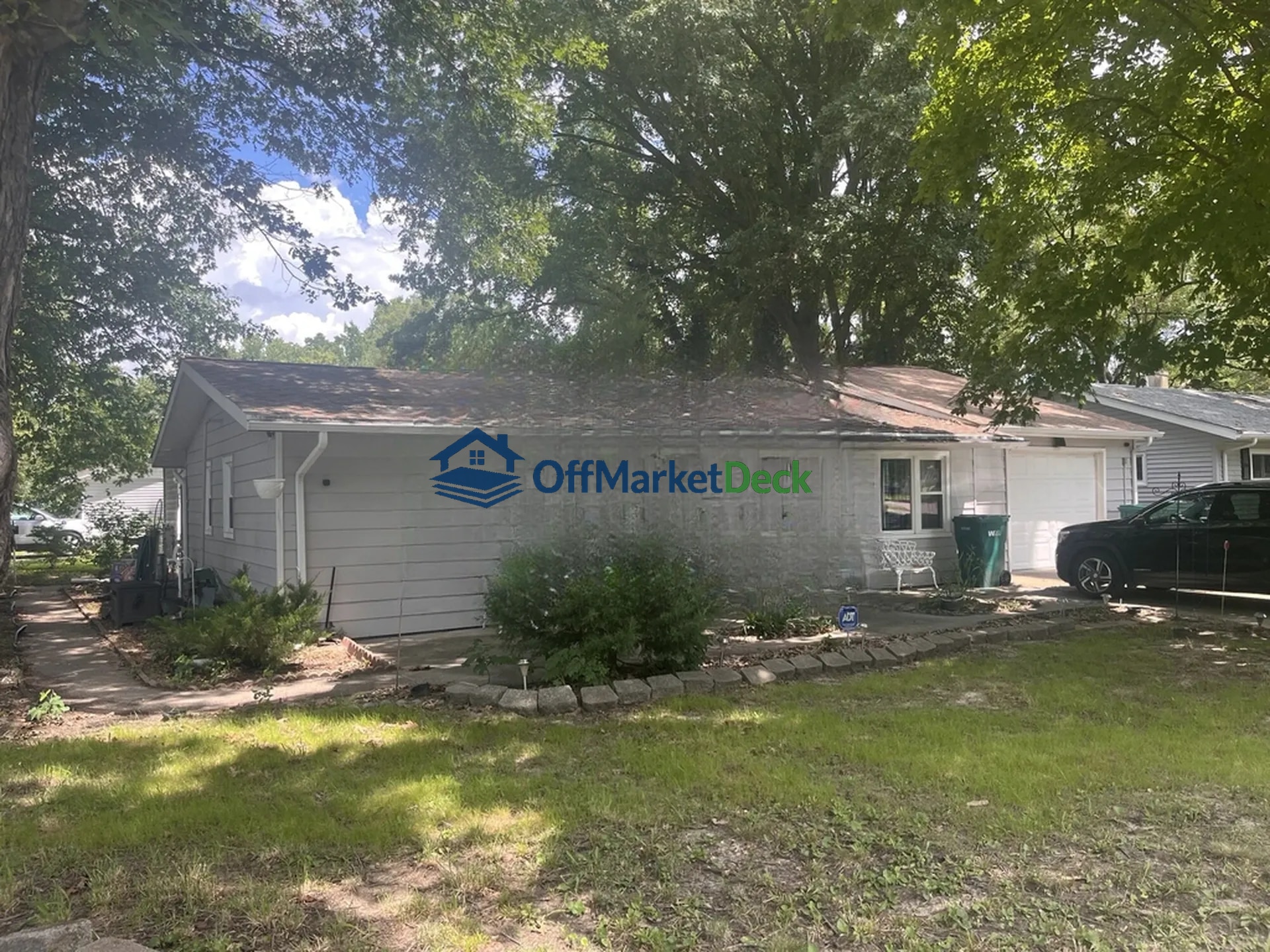 Off-market house in Sauget, Illinois — 3 beds, 1 bath, $64,000 — photo 2 of 8