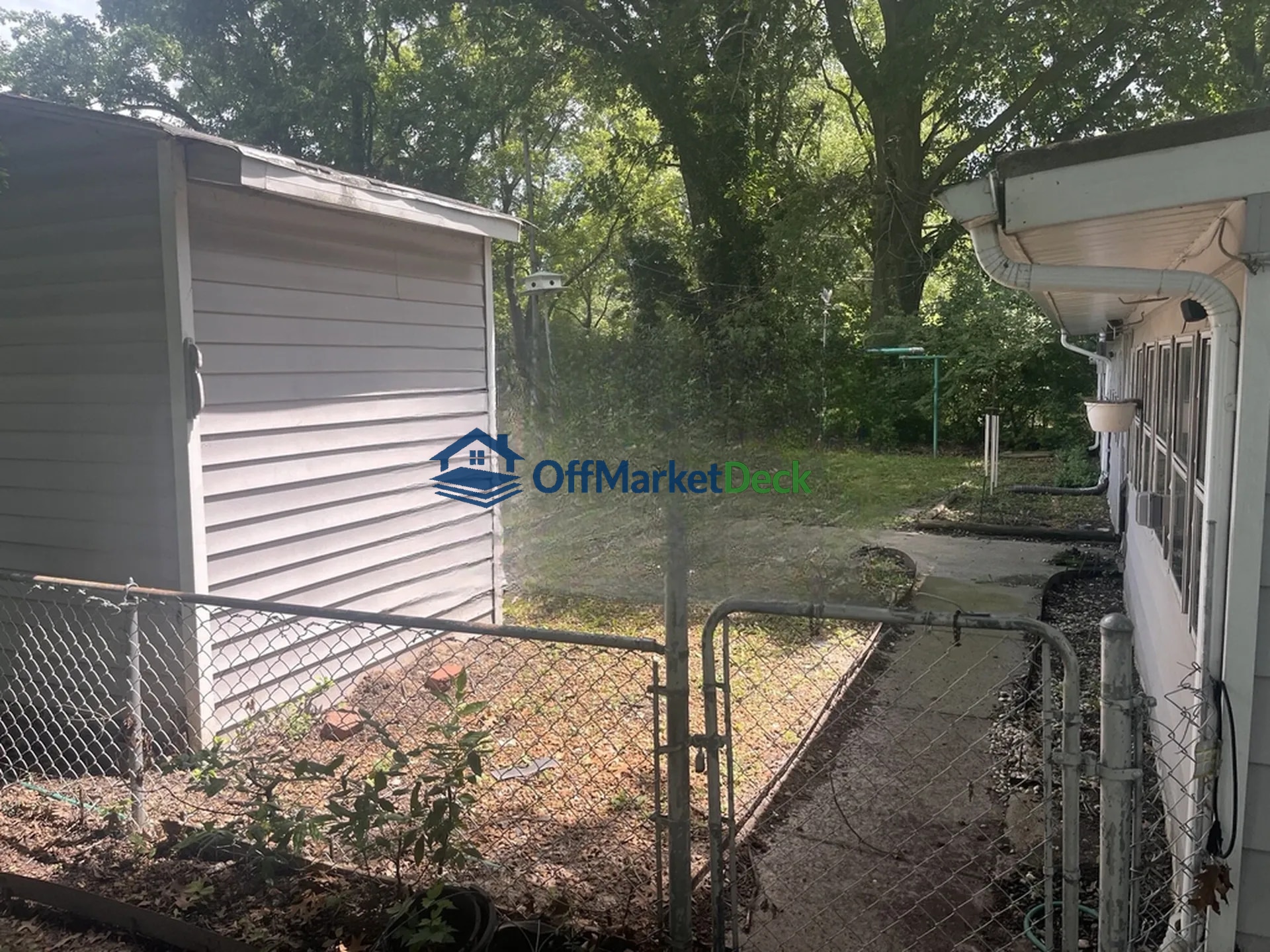 Off-market house in Sauget, Illinois — 3 beds, 1 bath, $64,000 — photo 7 of 8