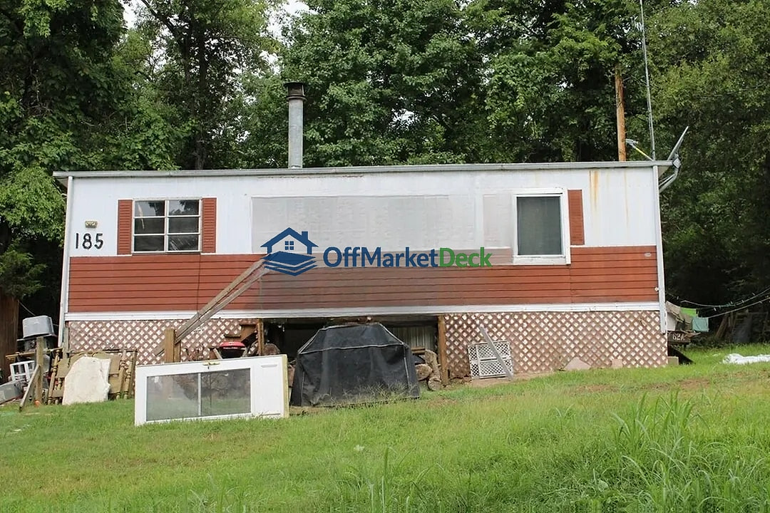 Off-market mobile in Forsyth, Missouri — 2 beds, 1 bath, $39,000