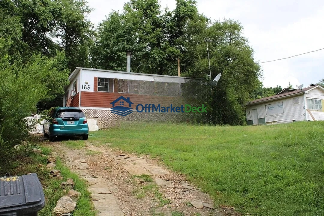 Off-market mobile in Forsyth, Missouri — 2 beds, 1 bath, $39,000 — photo 2 of 8