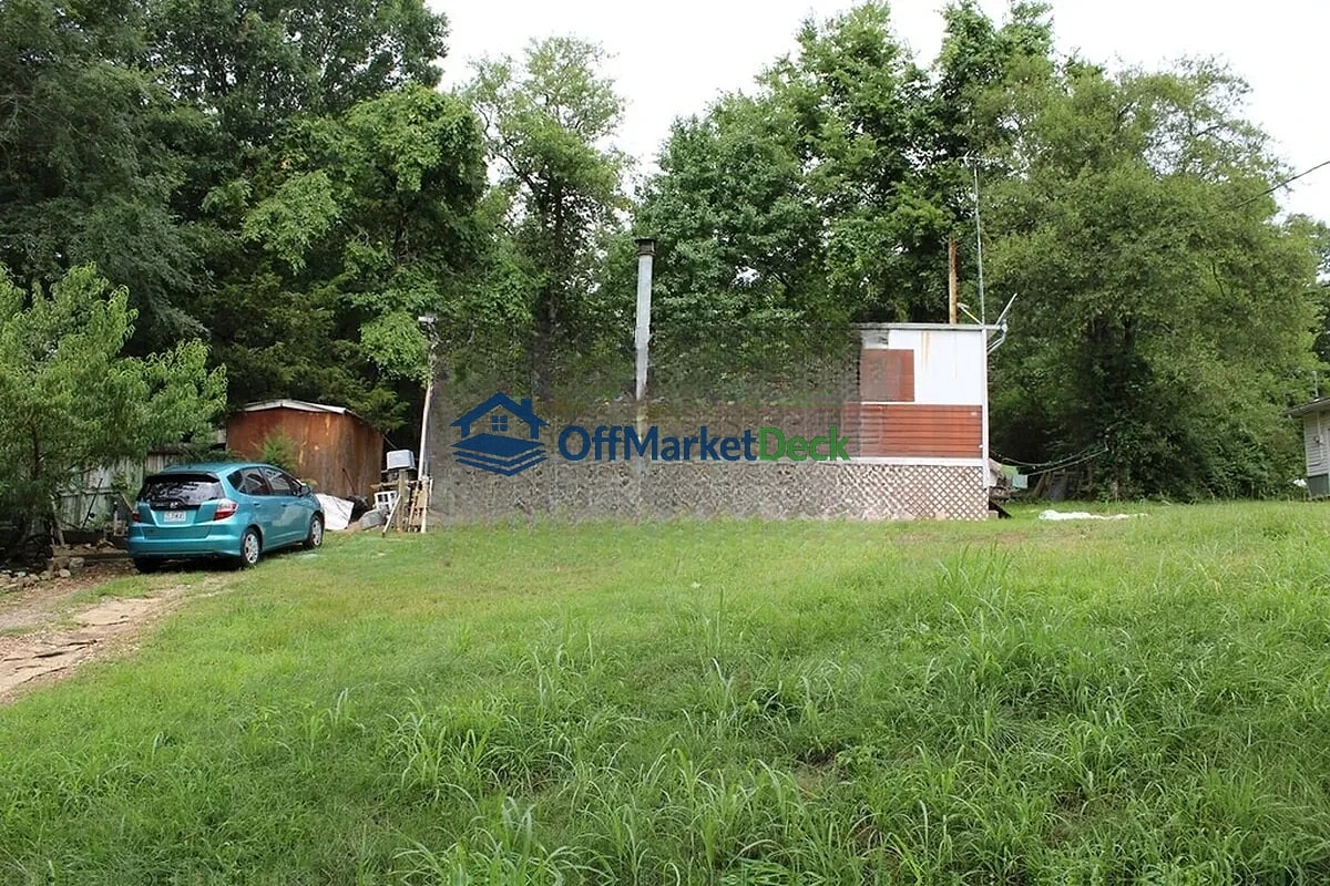 Off-market mobile in Forsyth, Missouri — 2 beds, 1 bath, $39,000 — photo 3 of 8