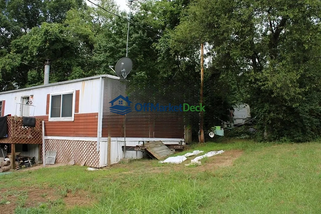Off-market mobile in Forsyth, Missouri — 2 beds, 1 bath, $39,000 — photo 5 of 8