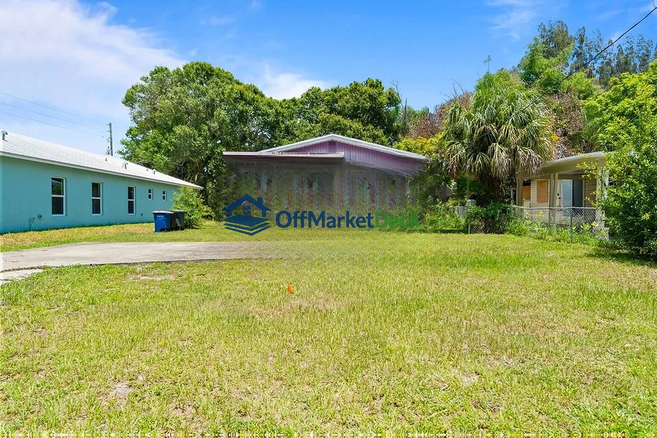 Off-market house in Fort Pierce, Florida — 3 beds, 1 bath, $175,000 — photo 2 of 8