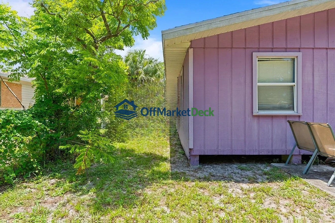 Off-market house in Fort Pierce, Florida — 3 beds, 1 bath, $175,000 — photo 7 of 8