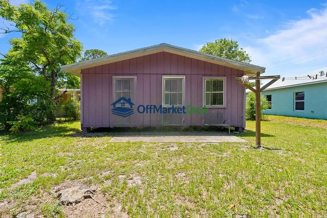 Off-market house in Fort Pierce, Florida — 3 beds, 1 bath, $175,000 — photo 6 of 8