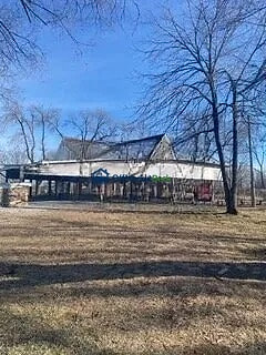 Off-market house in Joplin, Missouri — 3 beds, 2.5 baths, $469,000 — photo 7 of 8
