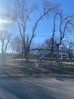 Off-market house in Joplin, Missouri — 3 beds, 2.5 baths, $469,000 — photo 5 of 8