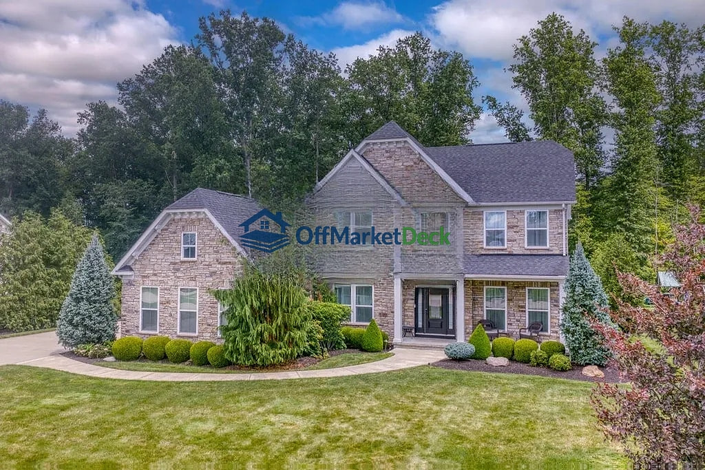 Off-market house in Avon, Ohio — 4 beds, 4.5 baths, $825,000