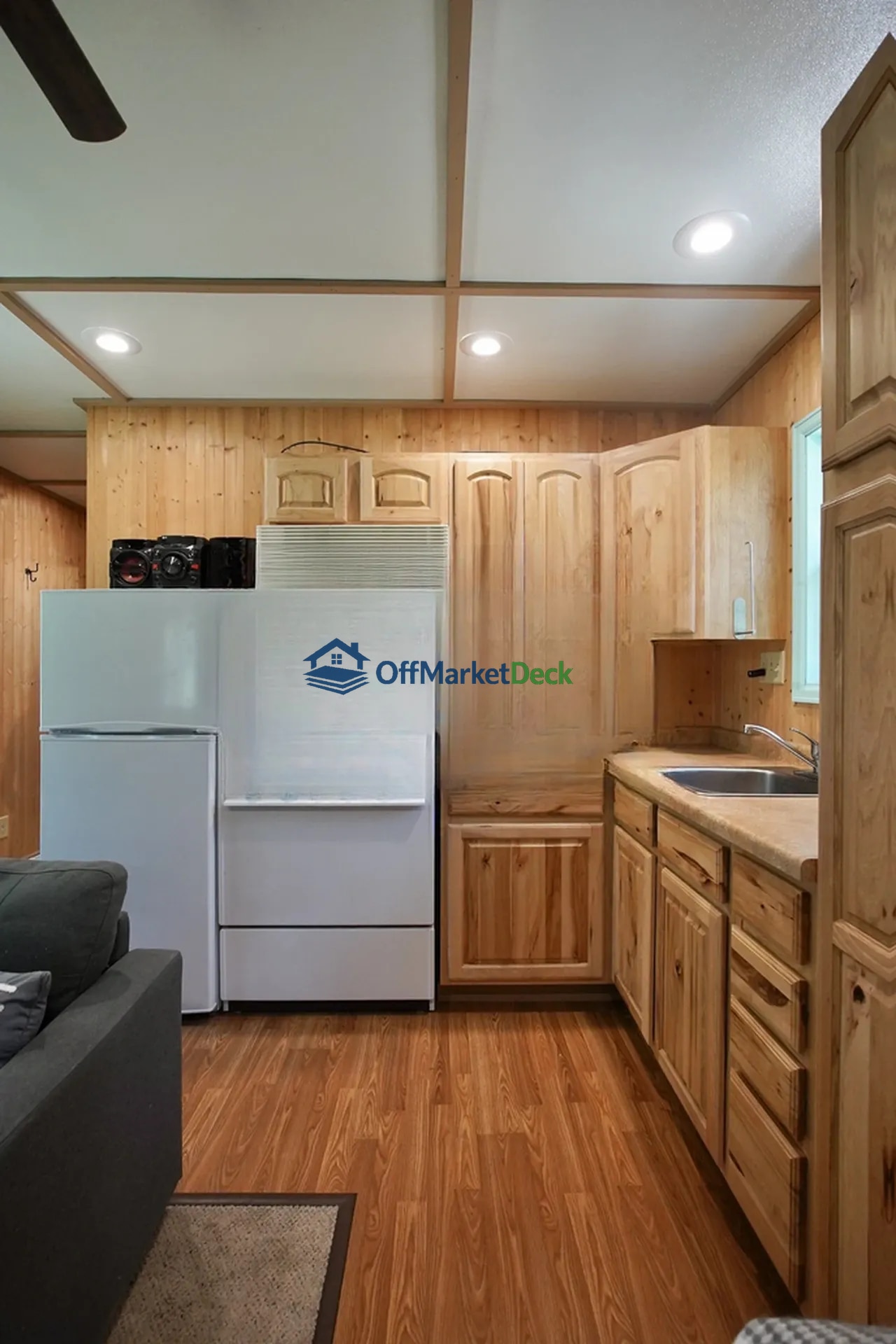Off-market house in Casper, Wyoming — 1 bed, 1 bath, $250,000 — photo 2 of 8