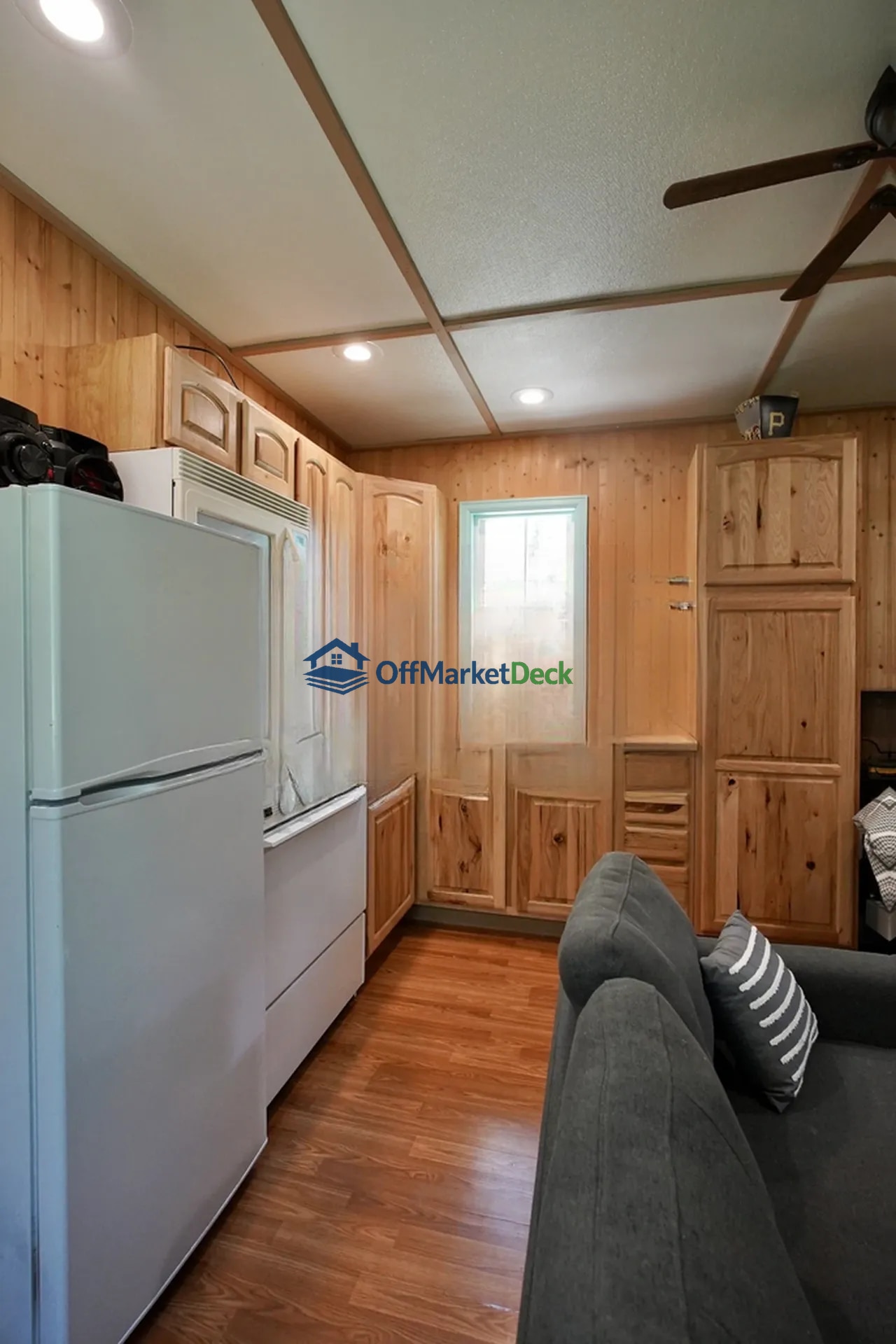 Off-market house in Casper, Wyoming — 1 bed, 1 bath, $250,000 — photo 3 of 8