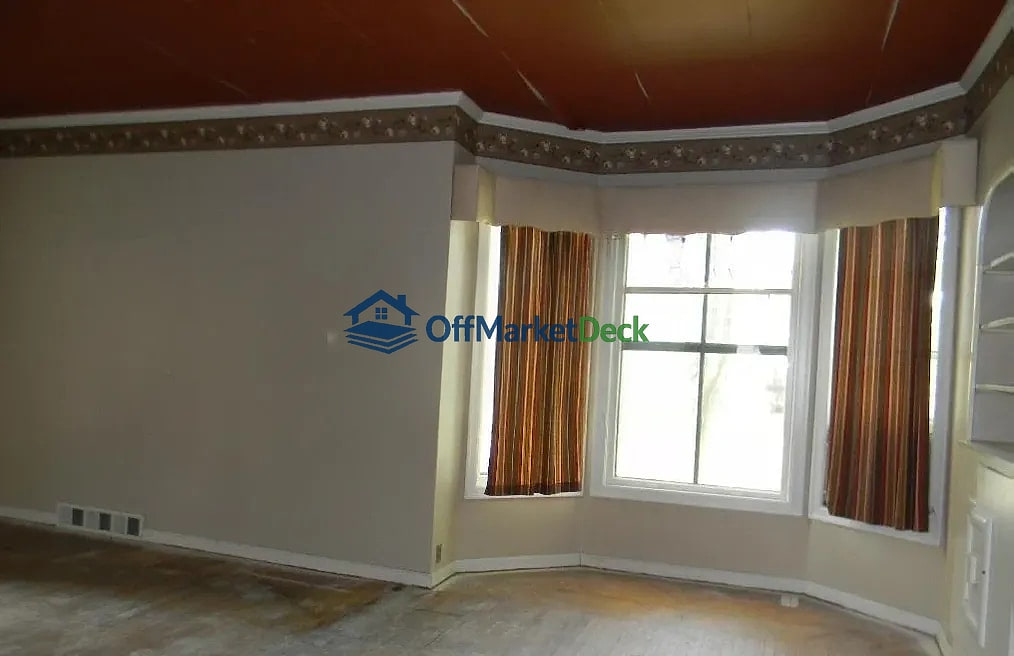 Off-market house in Hiawatha, Kansas — 3 beds, 1.5 baths, $50,000 — photo 3 of 8