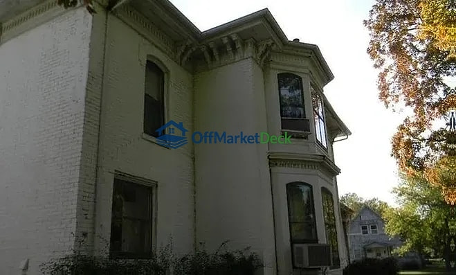 Off-market house in Hiawatha, Kansas — 3 beds, 1.5 baths, $50,000 — photo 8 of 8