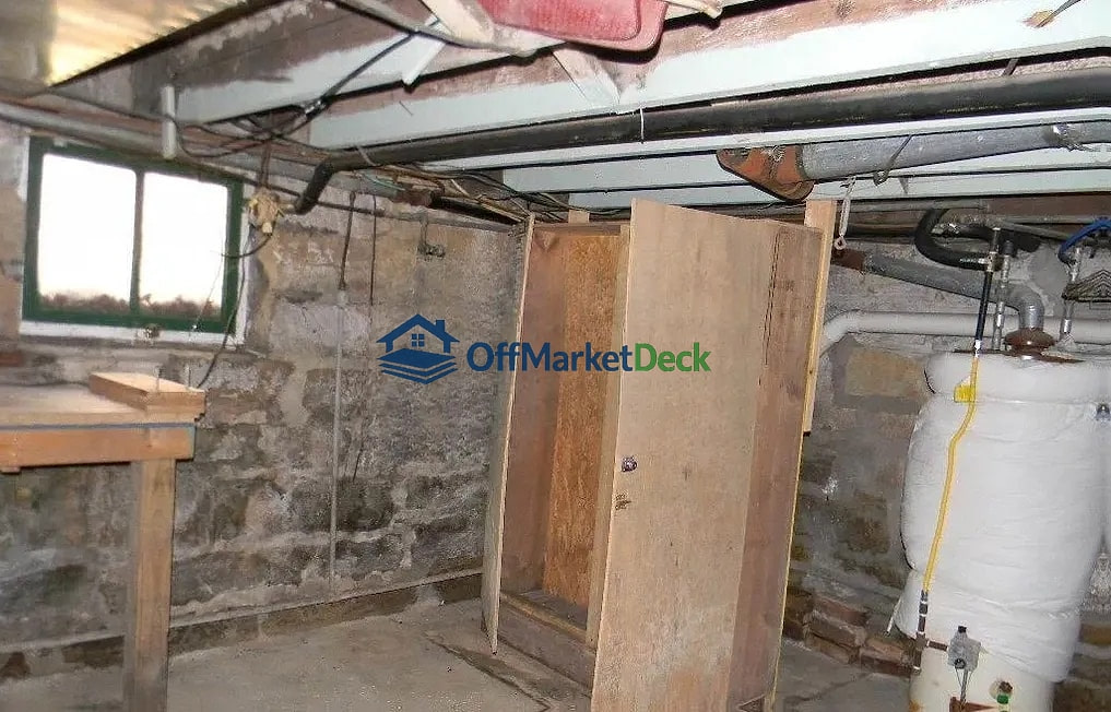 Off-market house in Hiawatha, Kansas — 3 beds, 1.5 baths, $50,000 — photo 5 of 8