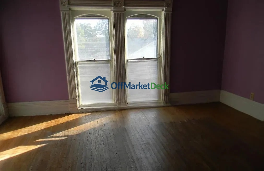 Off-market house in Hiawatha, Kansas — 3 beds, 1.5 baths, $50,000 — photo 4 of 8