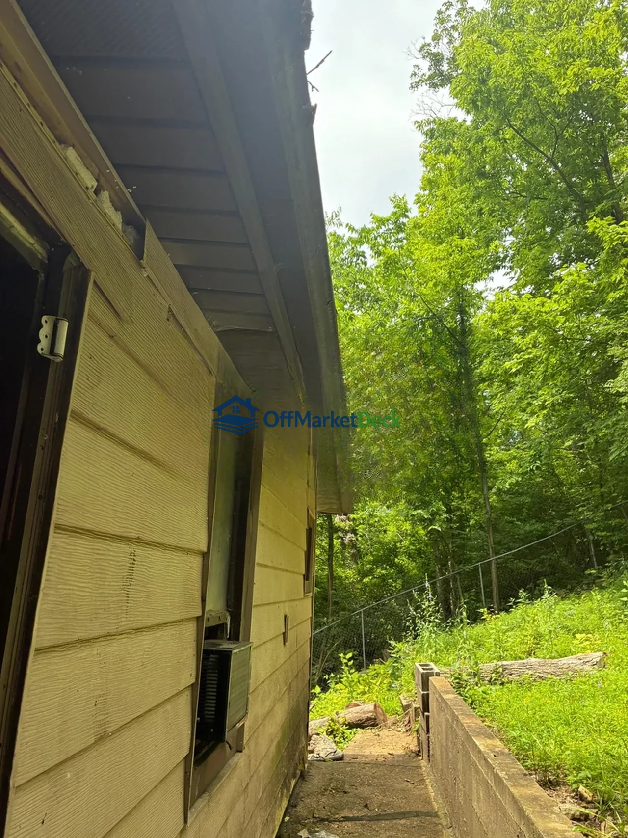 Off-market house in Eureka, Missouri — 1 bed, 1 bath, $39,900 — photo 4 of 8