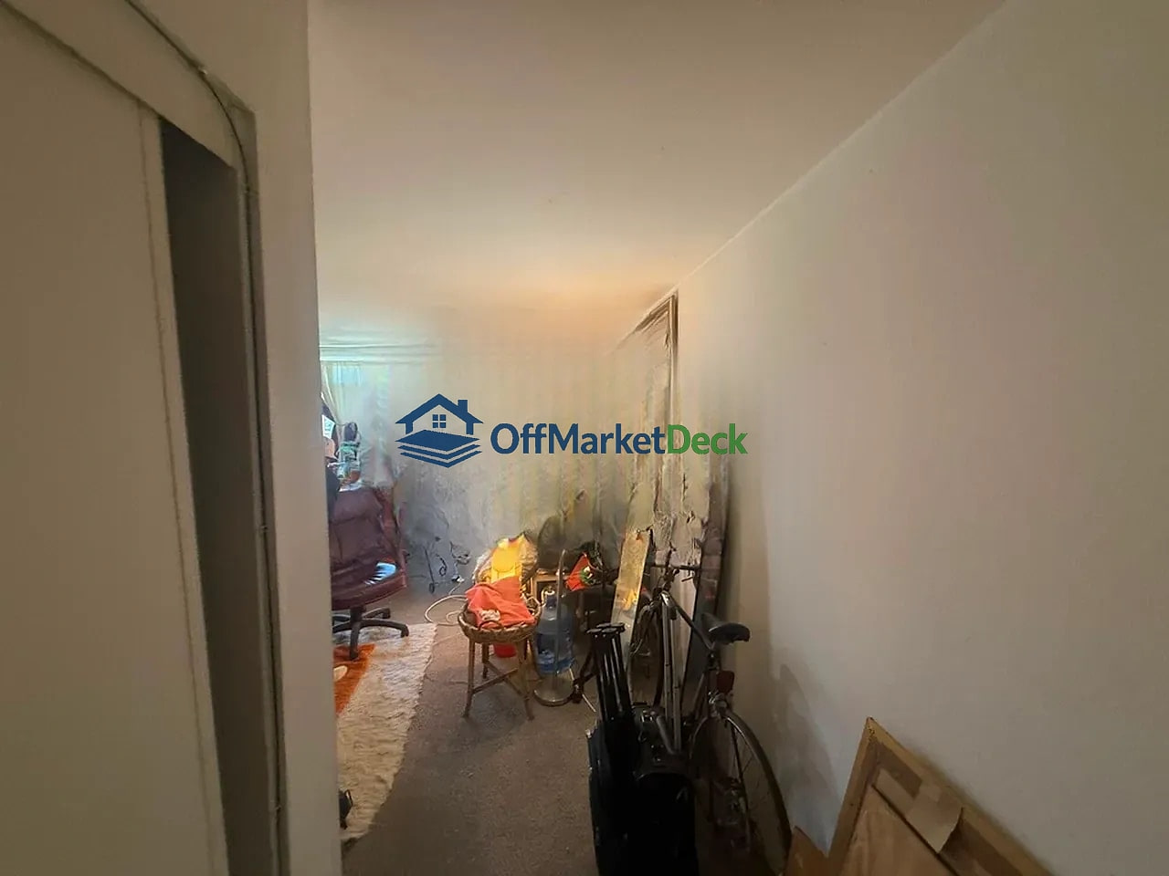 Off-market townhome in Oakland, California — 1 bed, 1 bath, $199,900 — photo 6 of 8