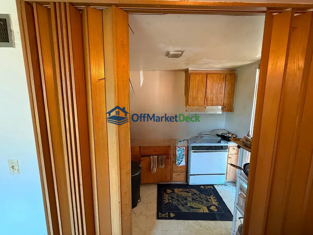 Off-market townhome in Oakland, California — 1 bed, 1 bath, $199,900 — photo 8 of 8