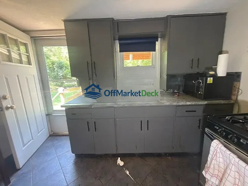 Off-market house in Kansas City, Missouri — 2 beds, 1 bath, $71,900 — photo 7 of 8