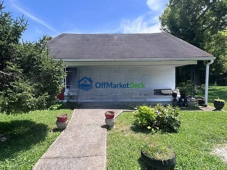 Off-market house in Hopkinsville, Kentucky — 3 beds, 1 bath, $57,100