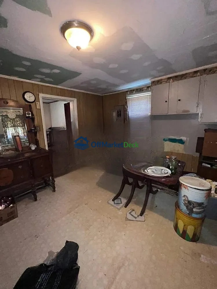 Off-market house in Hopkinsville, Kentucky — 3 beds, 1 bath, $57,100 — photo 7 of 8