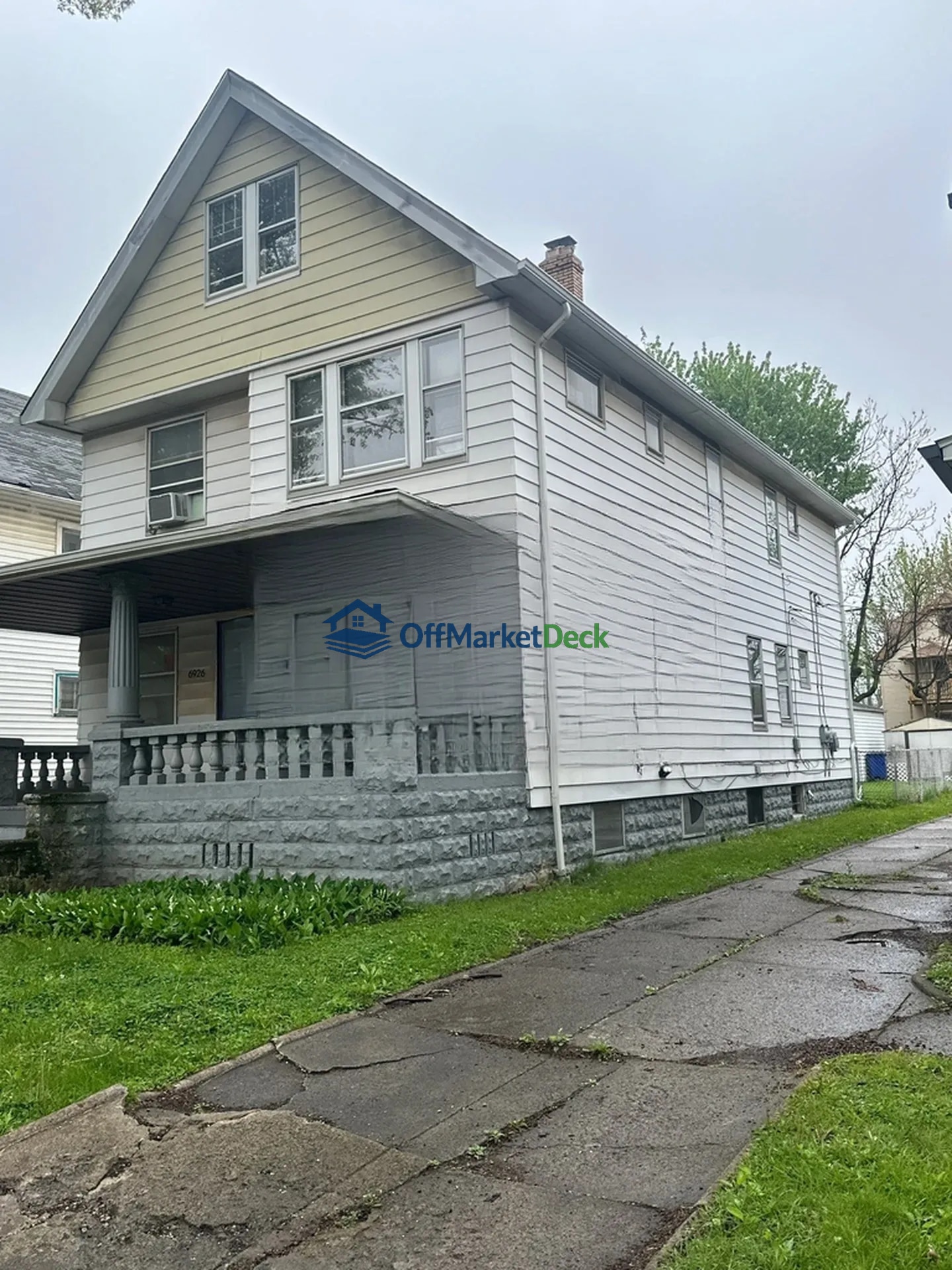 Off-market multi family in Cleveland, Ohio — 6 beds, 2 baths, $75,000 — photo 2 of 8