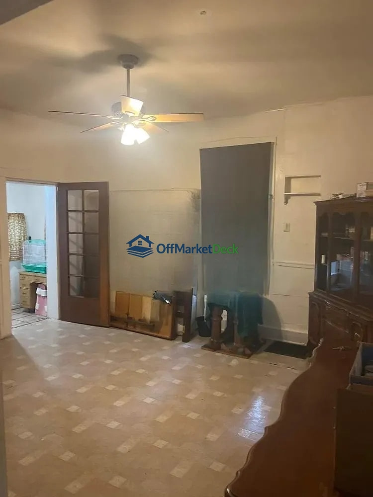Off-market house in Belleville, Illinois — 3 beds, 1 bath, $60,000 — photo 2 of 8