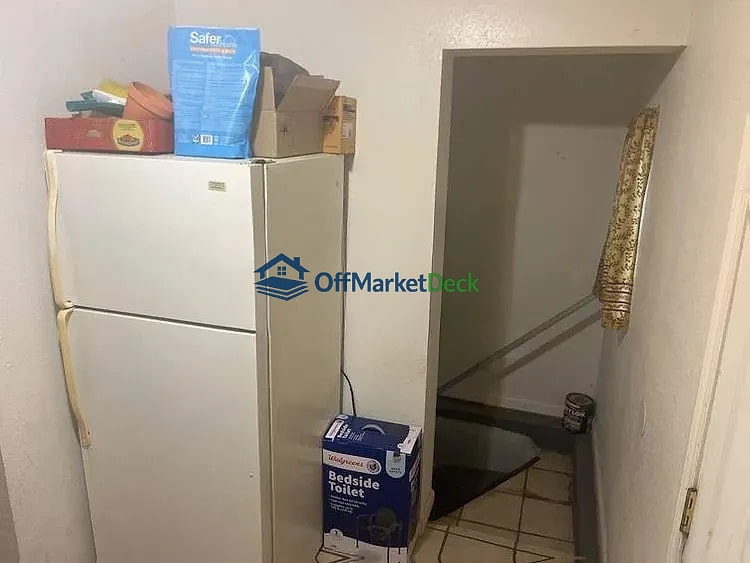 Off-market house in Belleville, Illinois — 3 beds, 1 bath, $60,000 — photo 8 of 8