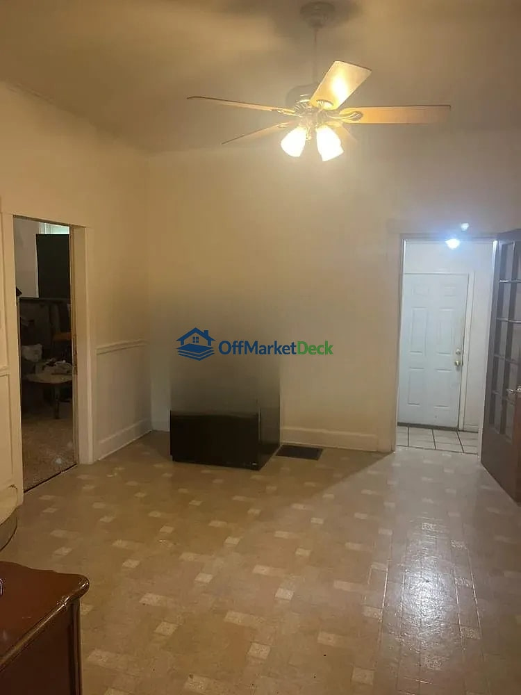Off-market house in Belleville, Illinois — 3 beds, 1 bath, $60,000 — photo 7 of 8