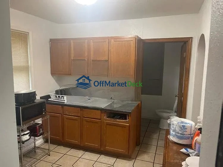 Off-market house in Belleville, Illinois — 3 beds, 1 bath, $60,000 — photo 5 of 8