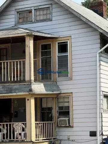 Off-market multi family in Cleveland, Ohio — 4 beds, 2 baths, $109,000 — photo 4 of 8