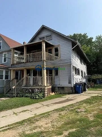 Off-market multi family in Cleveland, Ohio — 4 beds, 2 baths, $109,000 — photo 5 of 8