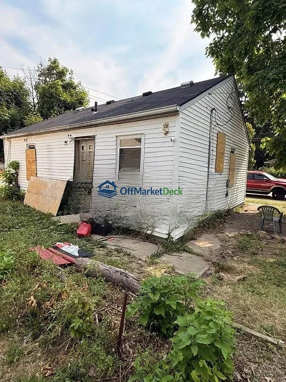 Off-market house in Cleveland, Ohio — 2 beds, 1 bath, $79,000 — photo 4 of 8